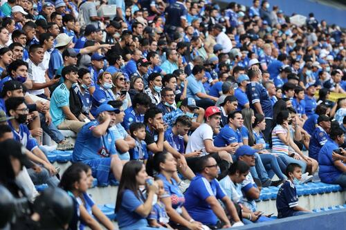 ¡De terror! Disturbios entre la hinchada de Emelec obliga a intervención de la policía en el Capwell
