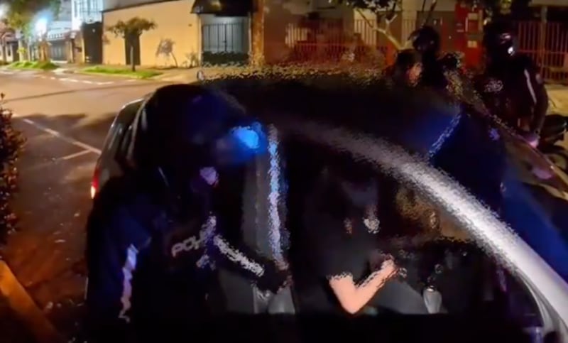 Abogado penalista analiza video de pareja captada en presuntas relaciones dentro de un auto en Quito