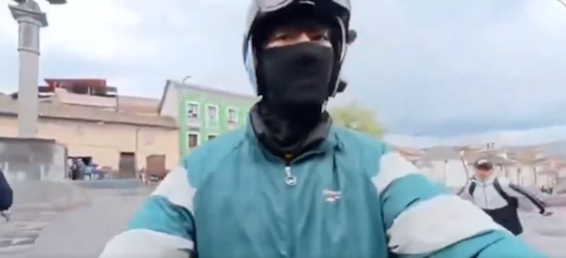 VIDEO: Asaltan a youtuber coreano en pleno Centro Histórico de Quito - Video de X