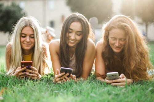 5 señales alarmantes de que necesitas pasar menos tiempo en redes sociales y cómo lograrlo