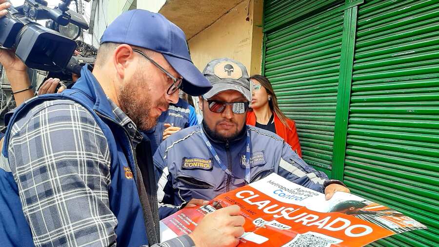 Medidores de agua habrían sido alterados por propietarios de lavadoras de autos en Quito