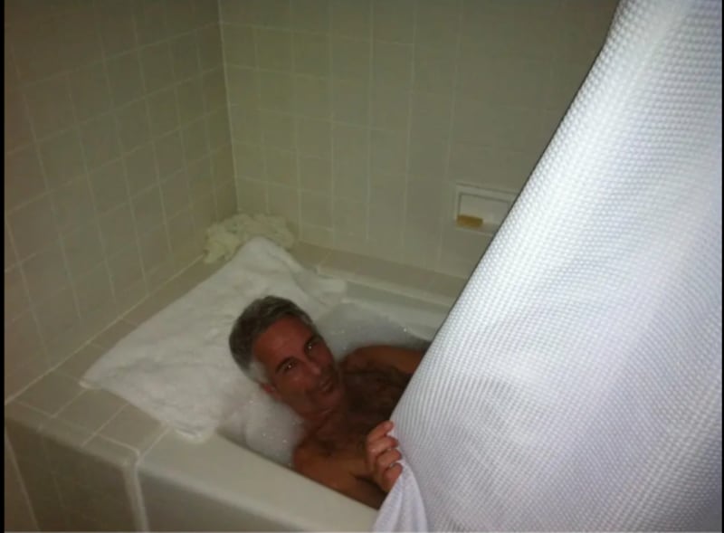 Usuarios expertos en tecnología descubren una forma de evitar partes censuradas de los archivos de Jeffrey Epstein