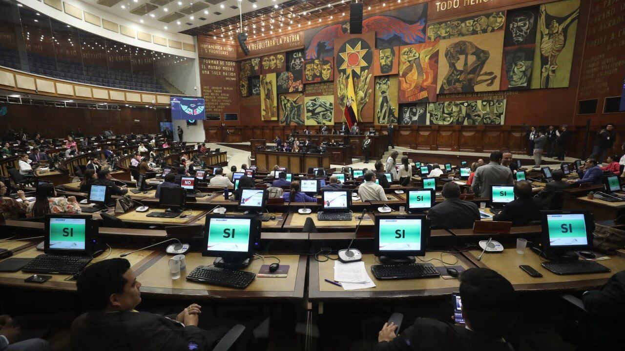 Asamblea condena el sumario administrativo contra Verónica Abad y las acciones de la Ministra de Trabajo
