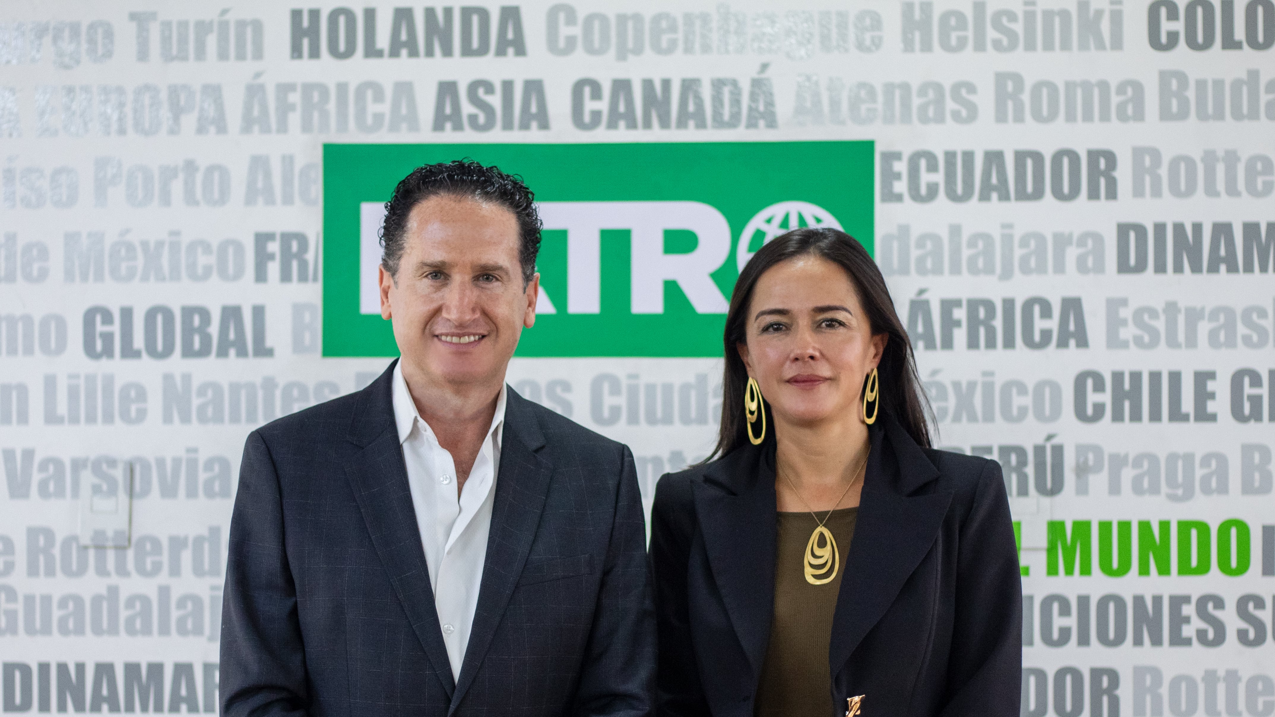 Hernán Cueva, CEO de Metro Ecuador y Natalia Rodríguez, directora comercial de Tetra Pak