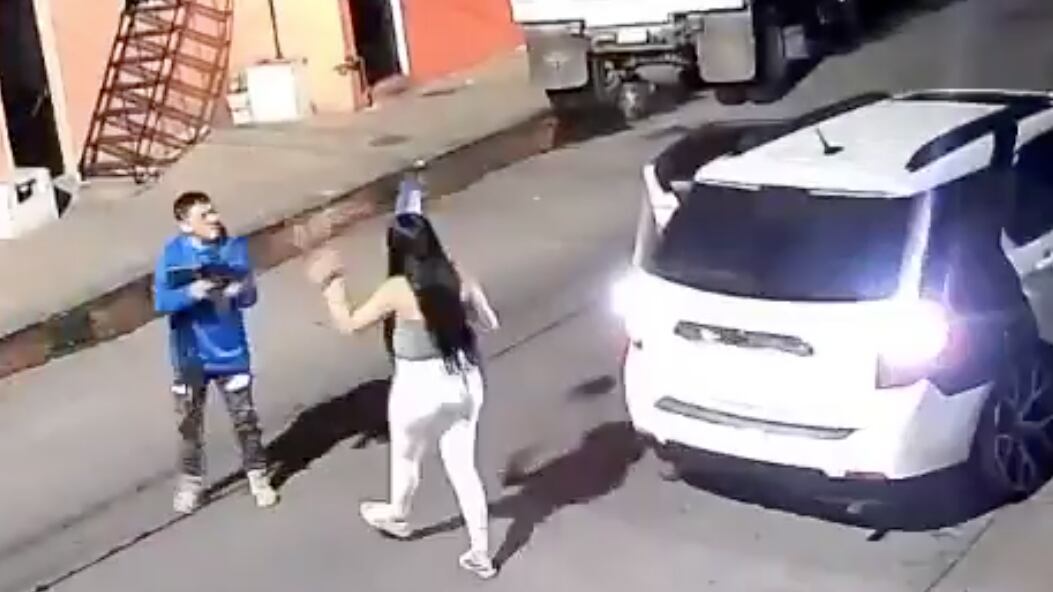 ¿Quién era Carla, la joven asesinada con un fusil en México?