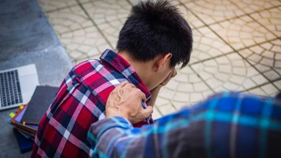 Habría abusado de su estudiante mientras le ayudaba a ingresar unas calificaciones al sistema
