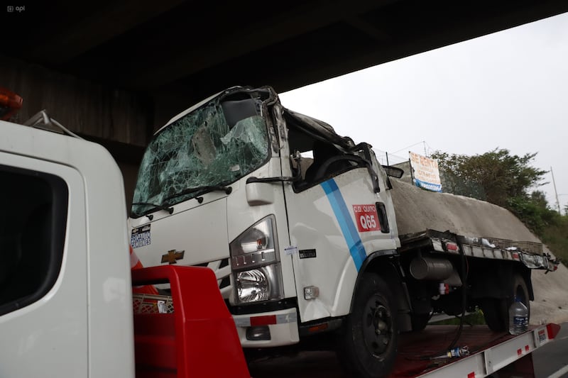 Así quedaron los vehículos tras accidente donde tres personas murieron calcinadas en la Ruta Viva, en Quito