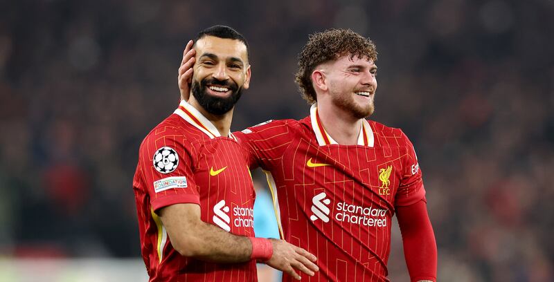 Mohamed Salah y Harvey Elliott / Getty