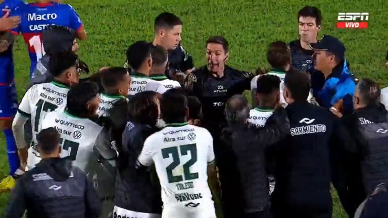 Agresión a árbitro durante el Sarmiento vs Tigre en Argentina