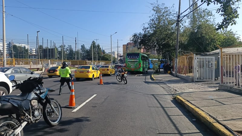 Mujer falleció tras ser arrollada en el sector La Vicentina, en Quito