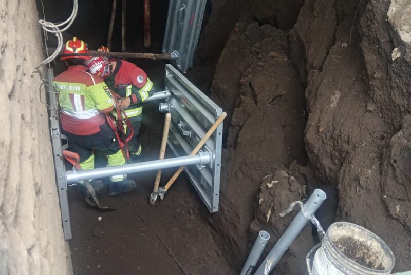 Albañil falleció tras deslizamiento de tierra en San Juan, Quito