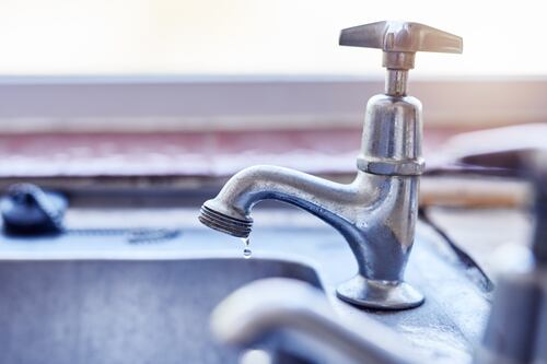 Domingo de sequía en Guayaquil: Trabajos de mantenimiento dejan sin agua a la ciudad por hasta 16 horas