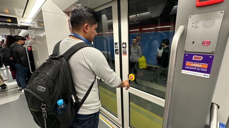 Metro de Quito desarrollará campaña para el buen uso de puertas y anuncia cambios en su uso