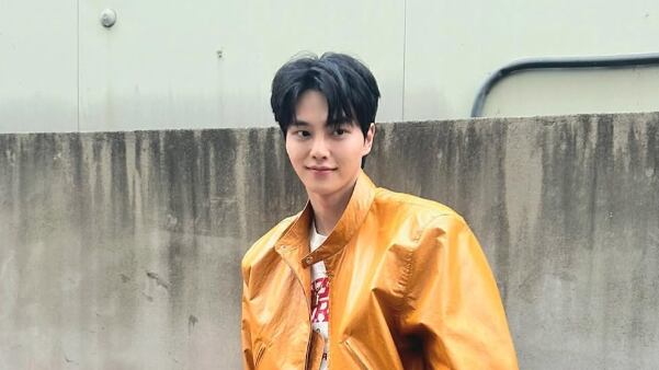 El actor surcoreano Song Kang, célebre por sus papeles en Netflix como My Demon y Sweet Home, concluyó su servicio militar obligatorio el 1 de octubre de 2025.