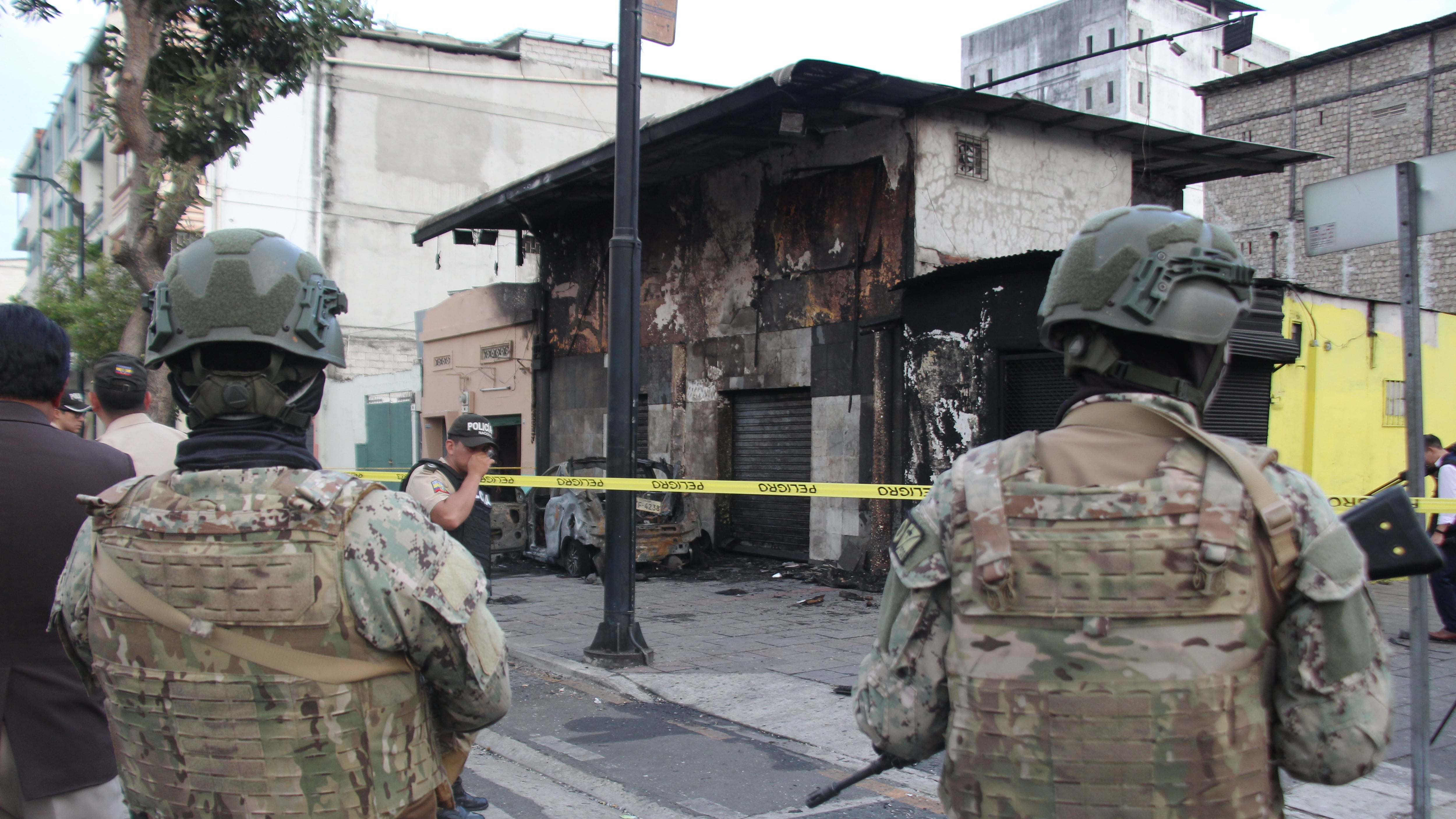 Explosión de un coche bomba en los exteriores de una discoteca en el centro de Guayaquil
