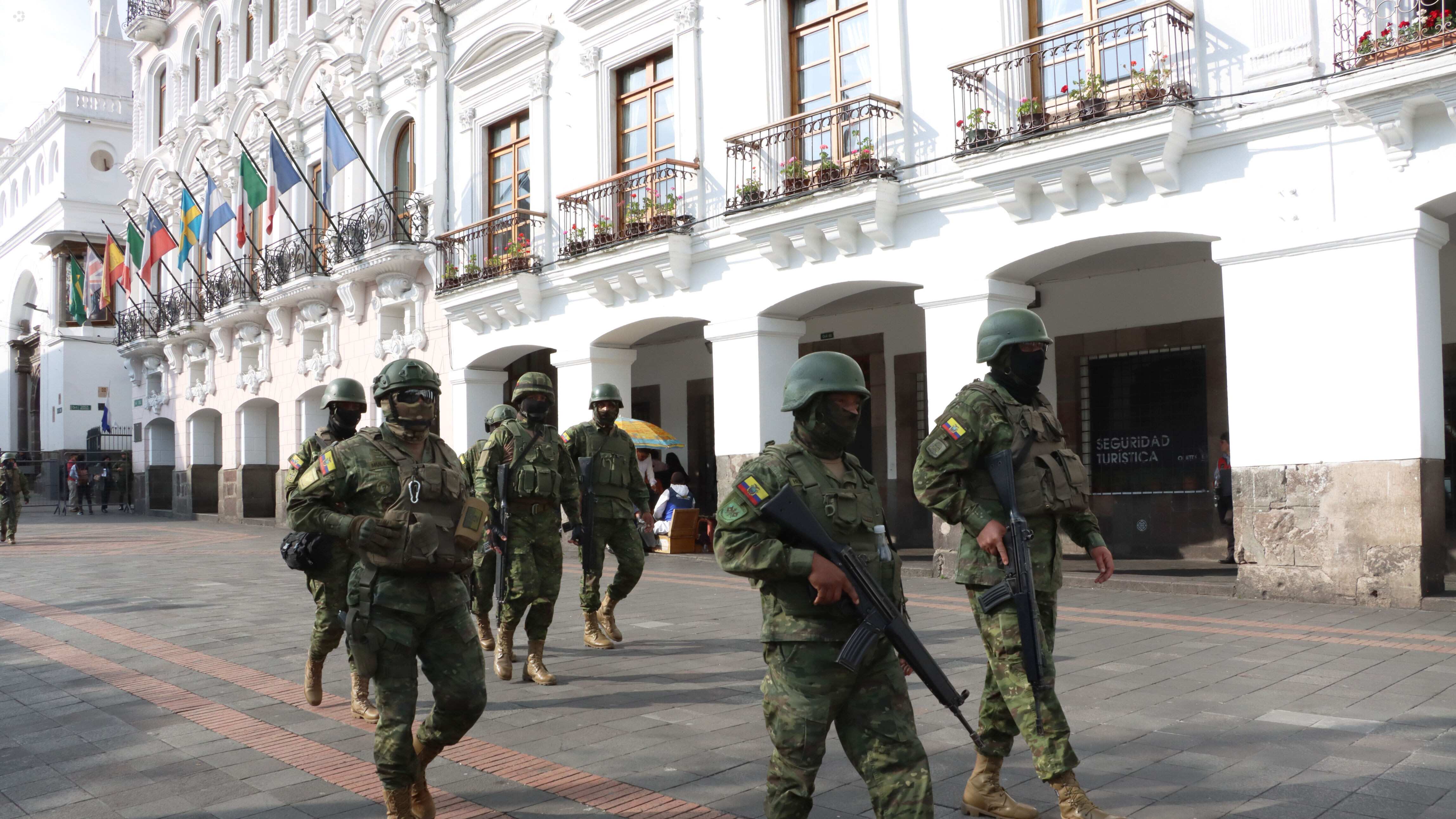 Recorrido de seguridad del equipo de combate de la Primera División de Ejército Shyris, en el sector de la Marín, San Roque, Plaza Grande, Ipiales.