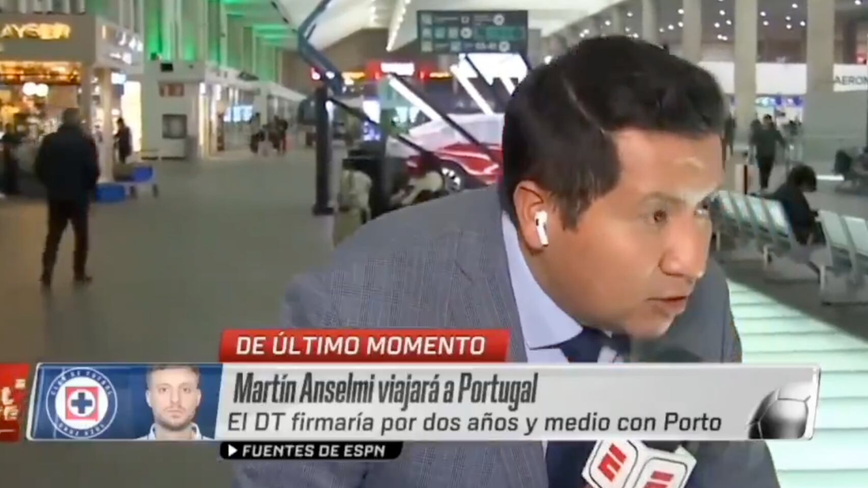 Periodista de ESPN se equivoca de persona en el aeropuerto