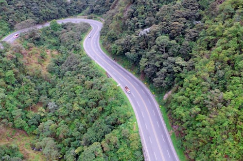 Transporte pesado no podrá circular por la vía Alóag-Santo Domingo durante el feriado de Semana Santa
