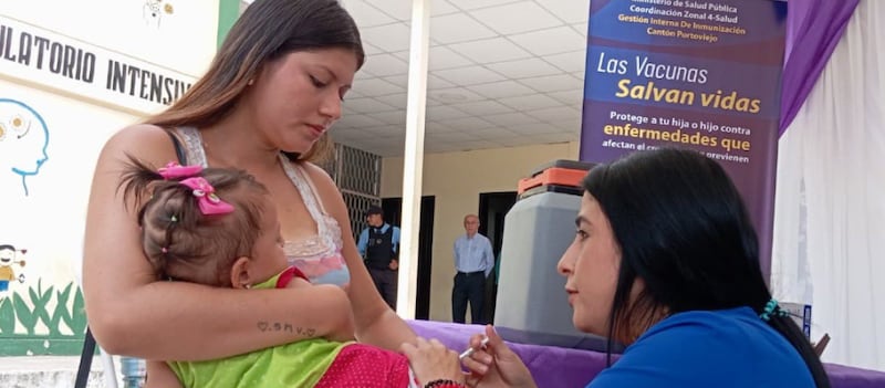 Ecuador fortalece su esquema de vacunación con nuevas dosis para niños, embarazadas y población vulnerable.