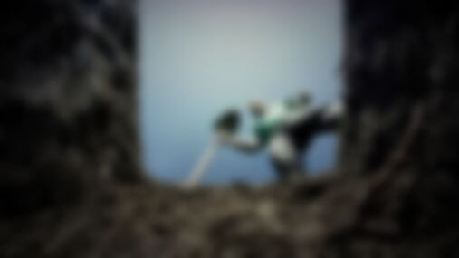 Mujer declarada fallecida fue desenterrada y velada durante días por sus familiares “con la esperanza de que vuelva a la vida”.