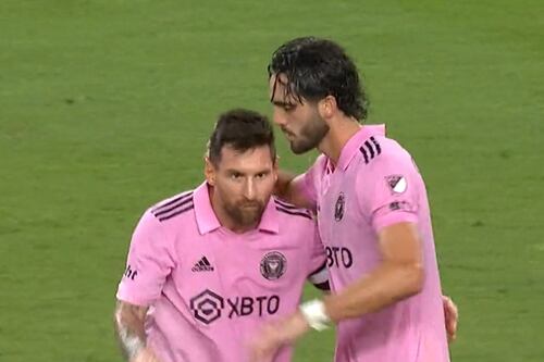 Leonardo Campana intentó darle un ‘besito’ a Lionel Messi en la semifinal de la Open Cup