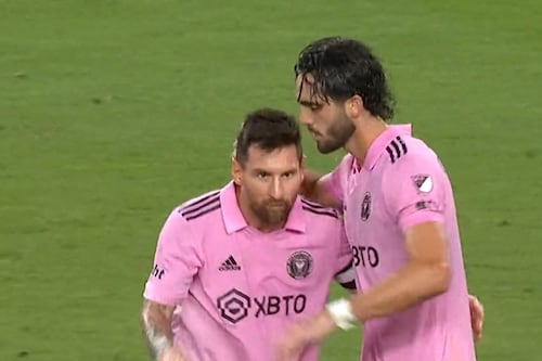 Leonardo Campana intentó darle un ‘besito’ a Lionel Messi en la semifinal de la Open Cup