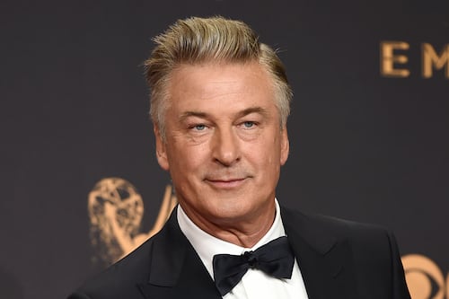 Autoridades abandonarán cargos contra Alec Baldwin por accidente en set de Rust