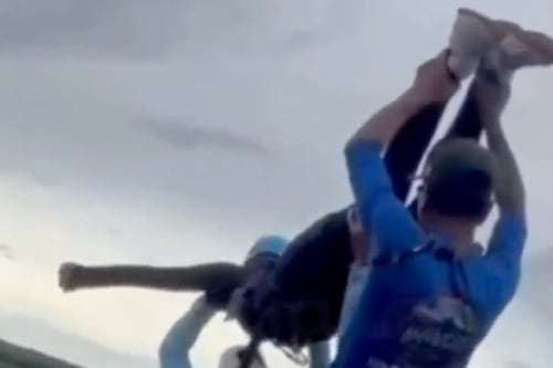 Muere joven tras ser lanzada desde 40 metros sin cuerda de seguridad en Brasil