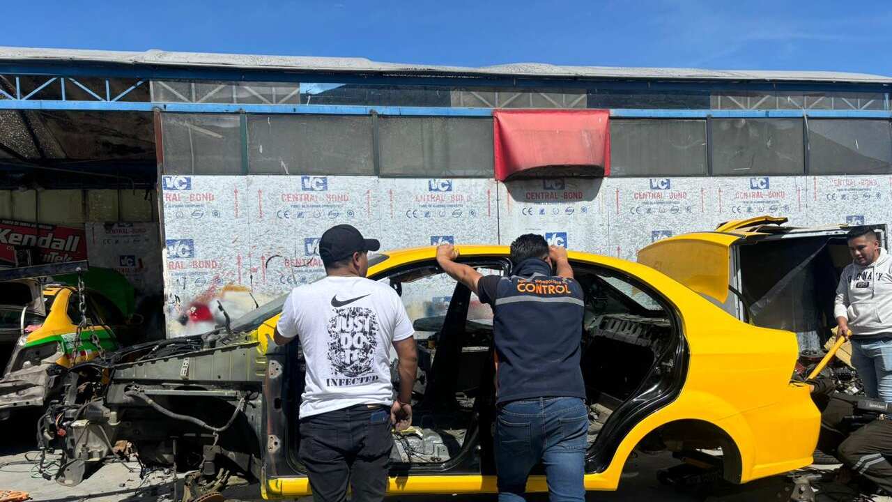 Encontraron vehículos reportados como robados y uno adulterado el chasis en el sur de Quito