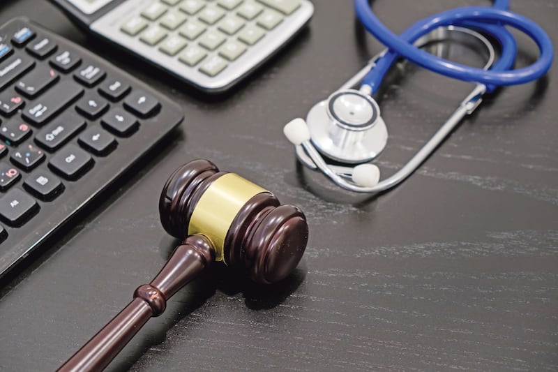 Judicial, demanda, pleito legal, médico, doctor, negligencia médica