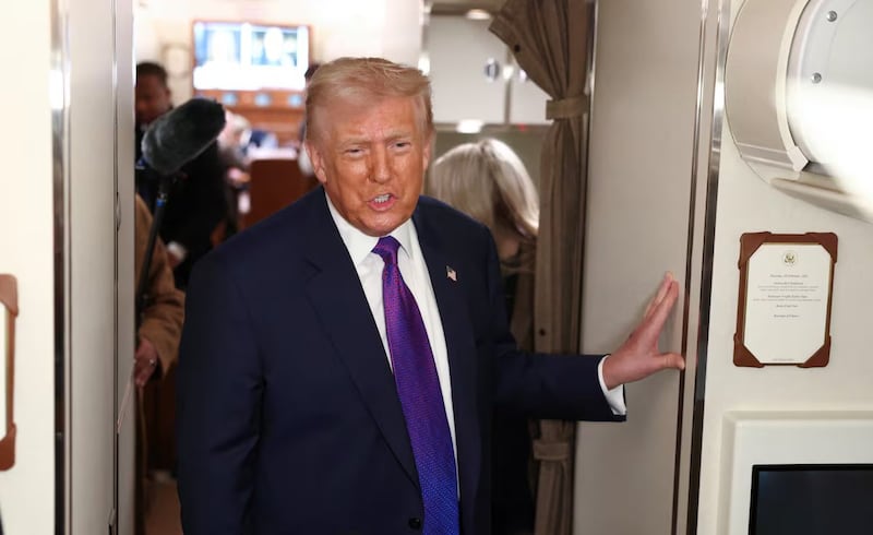 Donald Trump anunció que iniciará el proceso para desclasificar documentos gubernamentales relacionados con vida extraterrestre.