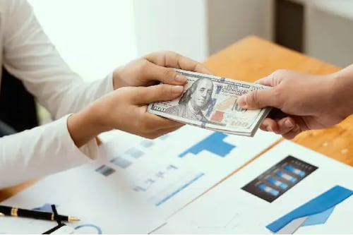 ¿Qué pasa con tu dinero si una cooperativa quiebra en Ecuador?