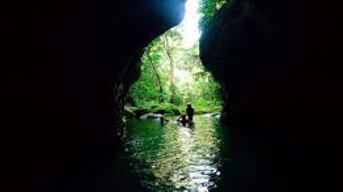 Entrada a la cueva ATM.