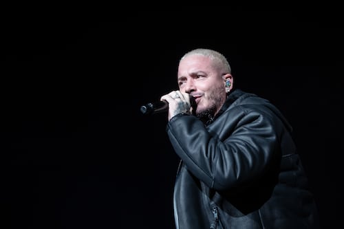 J Balvin lanza al mercado junto a Air Jordan nuevo modelo de zapatos “Sunset”