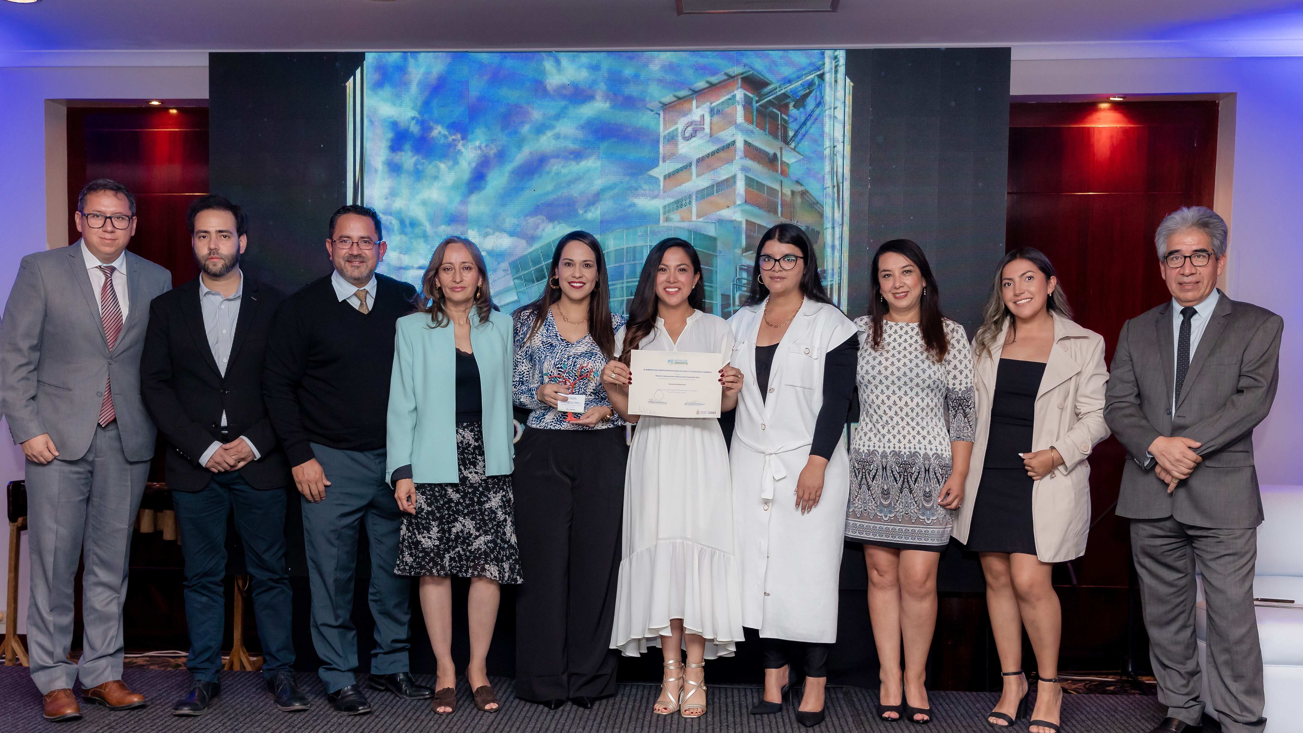 Representantes de Cervecería Nacional y autoridades de la Secretaría del Ambiente del Municipio del Distrito Metropolitano de Quito.