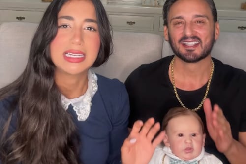 Intentó inscribir a su “bebé reborn” en una guardería y desató polémica en redes