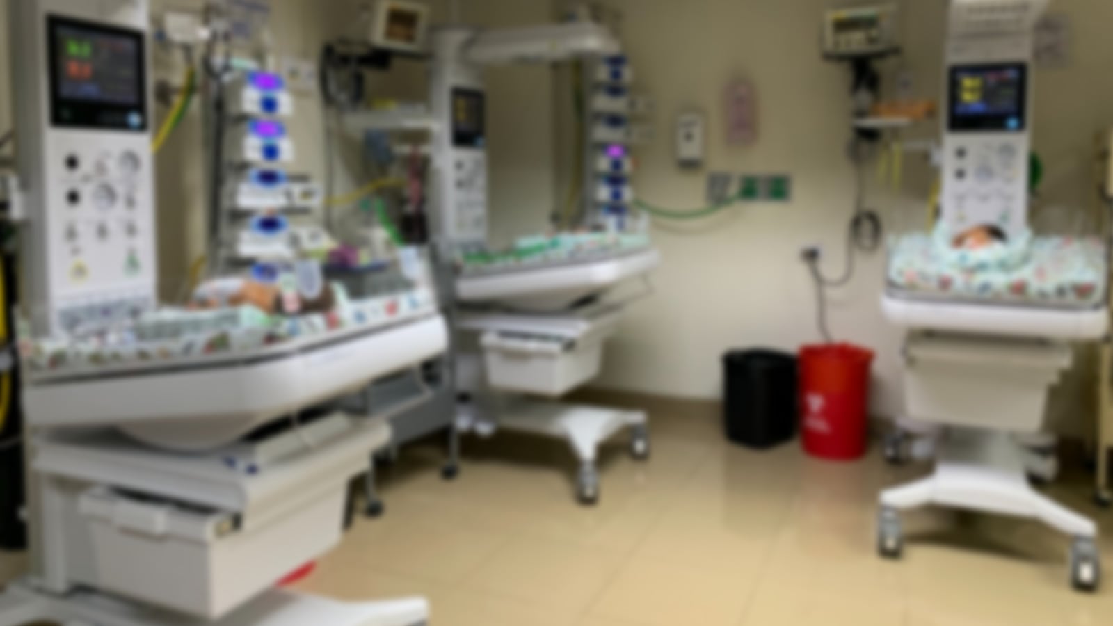 Hospital Vicente Corral Moscoso refuerza su sala de neonatología
