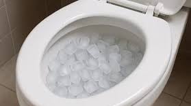 Hielo en el inodoro