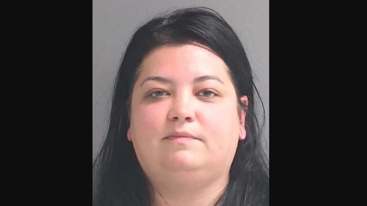 Mulher é acusada de aumentar o próprio salário sem conhecimento do chefe