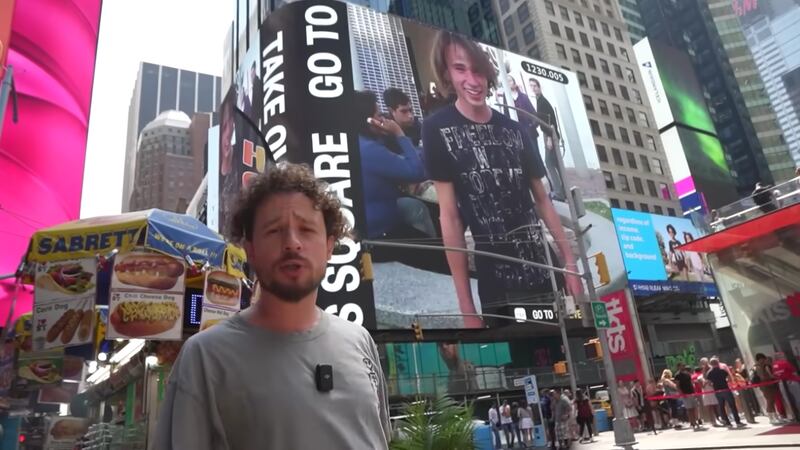 Anuncios de Luisito Comunica en Times Square