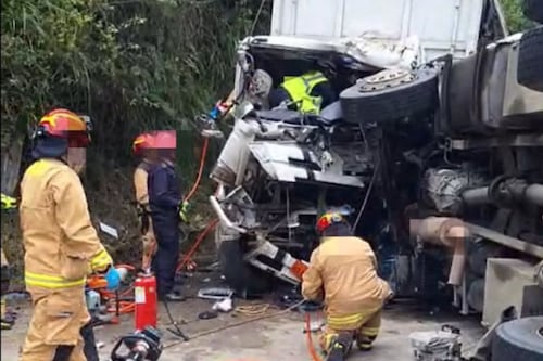 Choque entre camión y tráiler dejó siete heridos y cerró la vía Cuenca - Molleturo