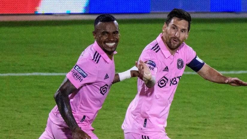 Dixon Arroyo junto a Lionel Messi en el Inter de Miami