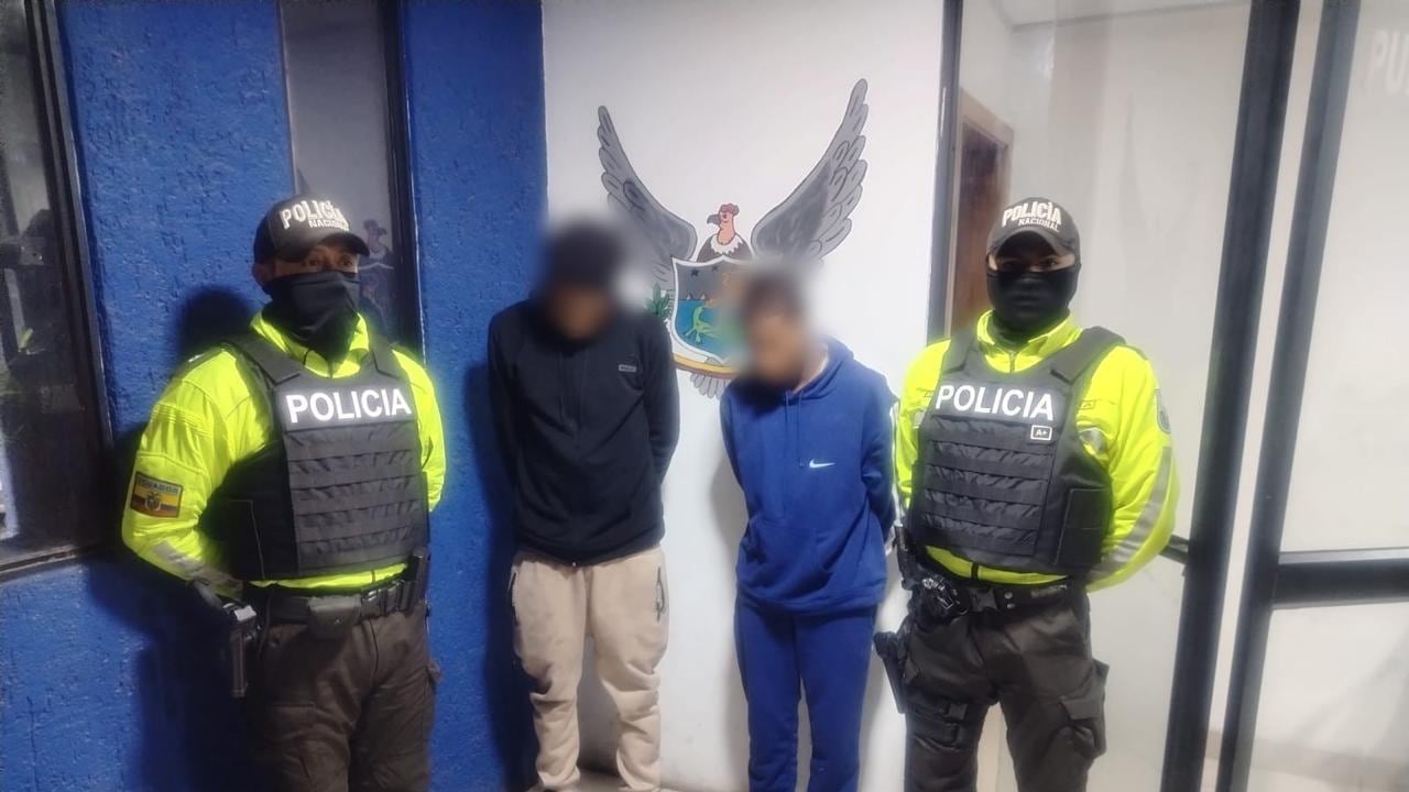 Tras sufrir violento asalto, adolescente recuperó su celular y permitió la detención de sospechosos en el sur de Quito