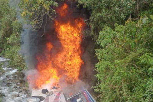 Impactantes fotos: así quedó el bus tras la tragedia en la vía Cuenca–Molleturo