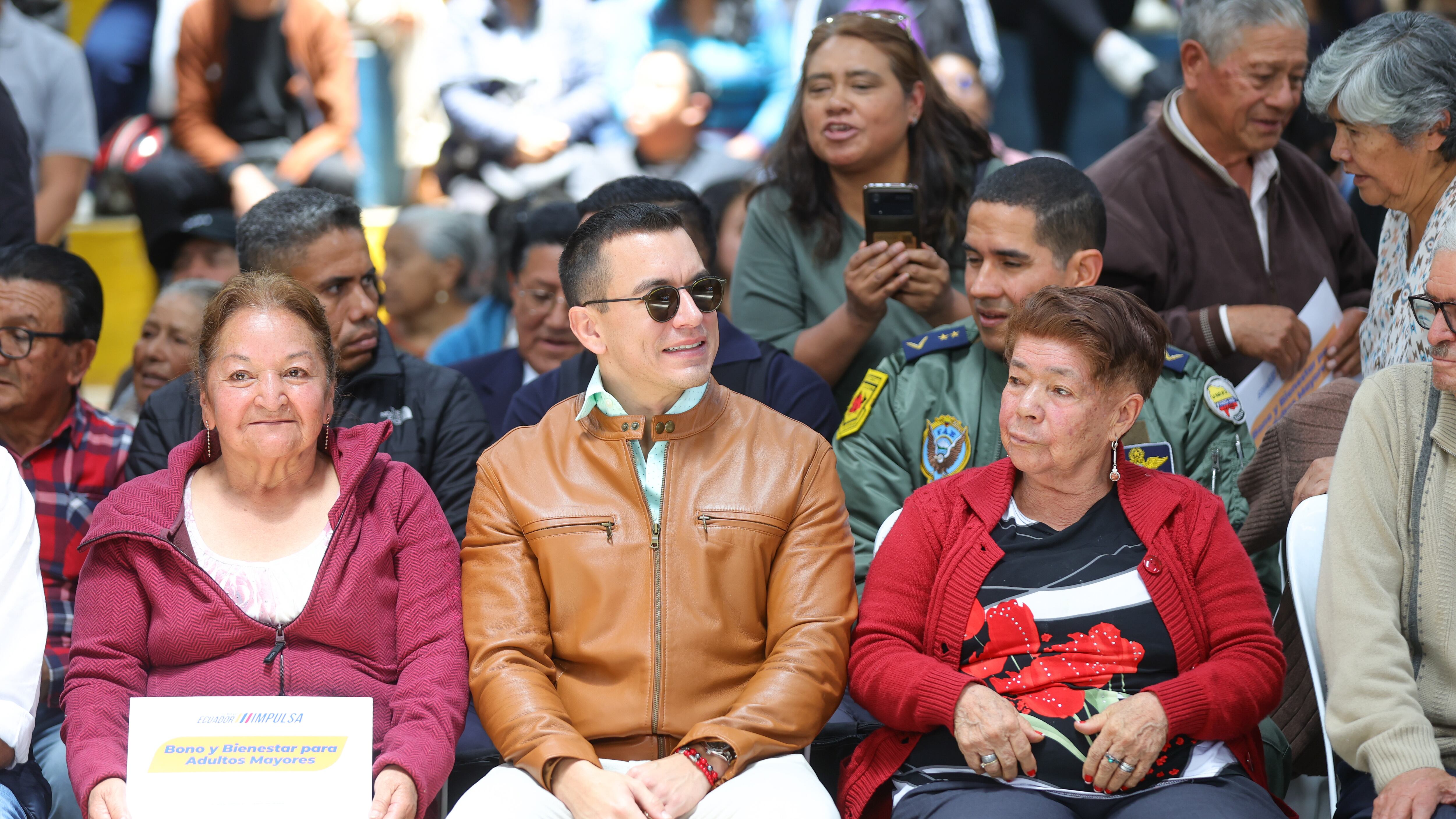 Presidente Daniel Noboa participó en un encuentro con adultos mayores en el sur de Quito