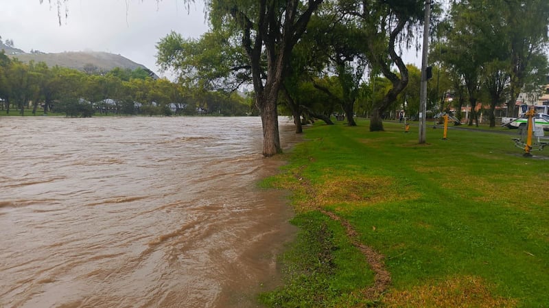 Desbordamiento del Río Santa Bárbara en Gualaceo-Azuay