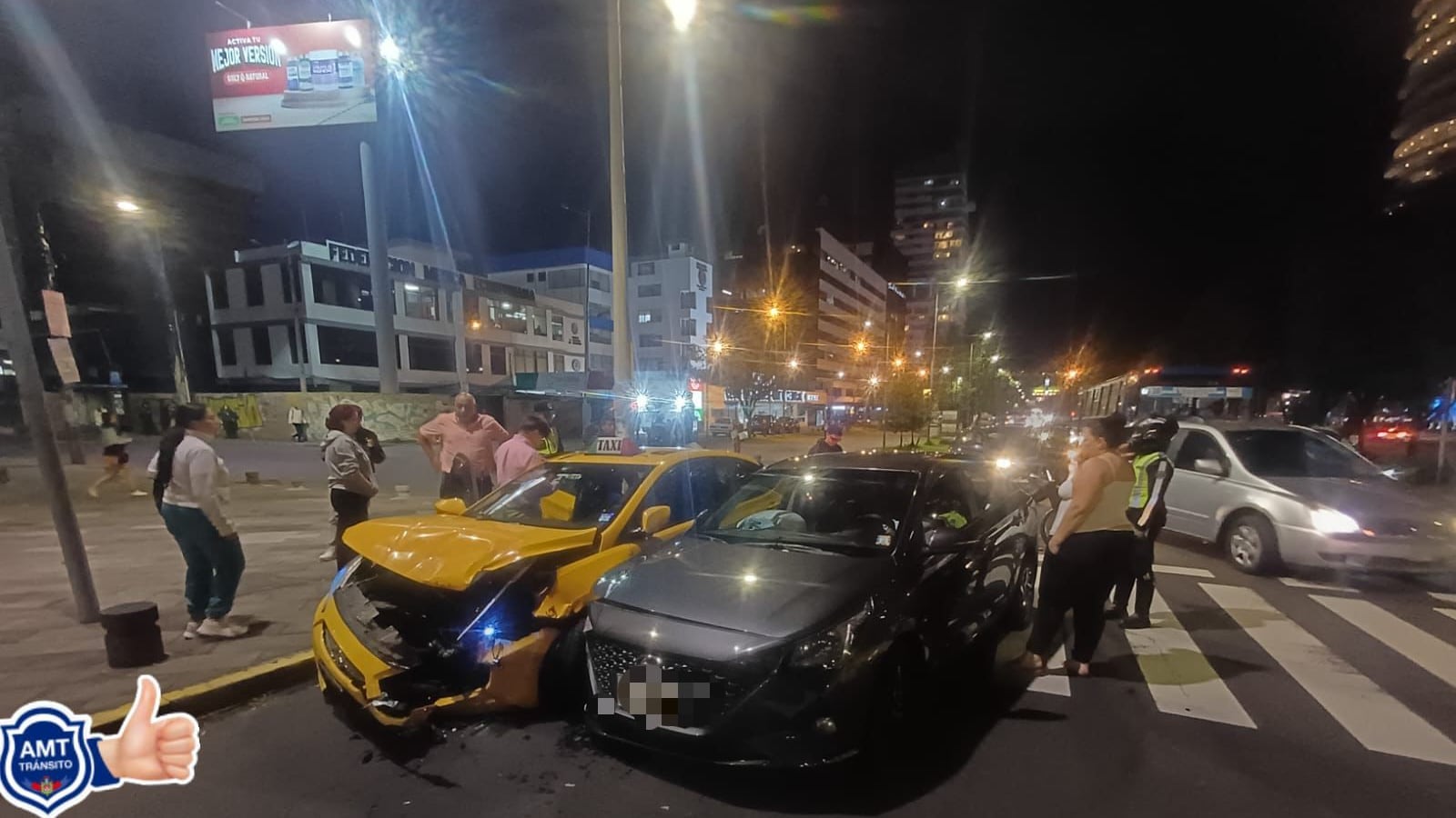 Quito: Taxi y auto chocan en la avenida Naciones Unidas deja heridos y cierre vial