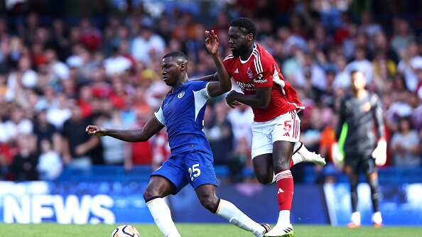 Moisés Caicedo en derrota del Chelsea