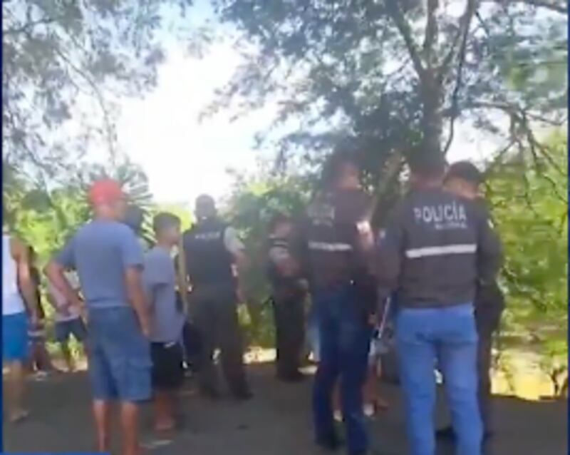 Hombre se lanzó a un barranco para evitar ser asesinado y el sicario se tiró tras de él en Portoviejo