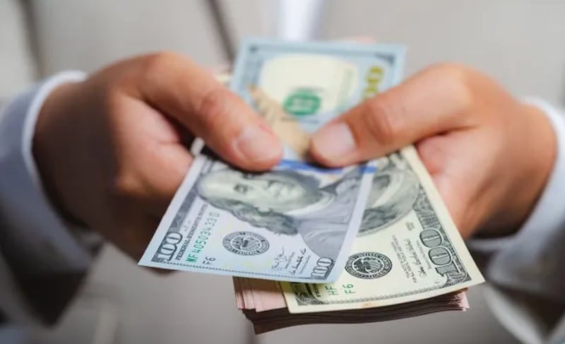 Policía le habría exigido dinero a una mujer para no retenerle su vehículo